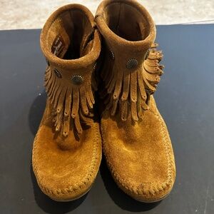 Girls Minnetonka Fringe Moccasins Suede Booties